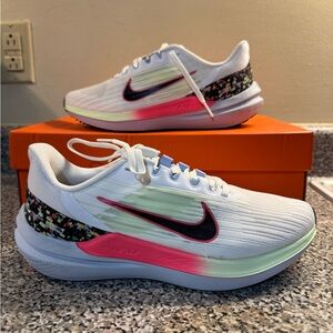 Nike Womens Zoom Winflo 9 Running Shoes Sneakers Sz 8.5 White Floral FD0880-100